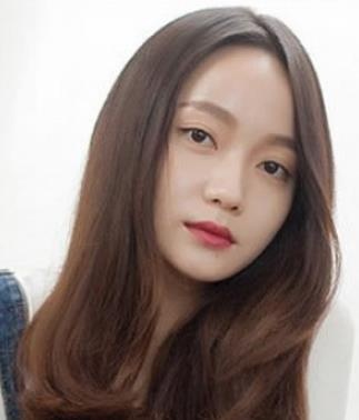 圆脸发型女生 韩式卷发发型 甜美圆脸发型5
