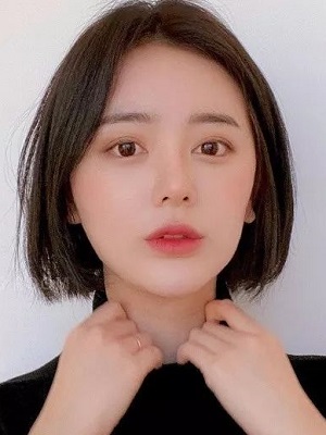 韩系中短发型图片女生 让脸型看起来更修长