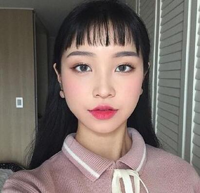 2022最流行的齐刘海发型女图片大全06