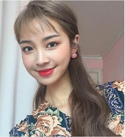 2022最流行的齐刘海发型女图片大全05