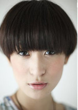 女蘑菇头短发发型图片