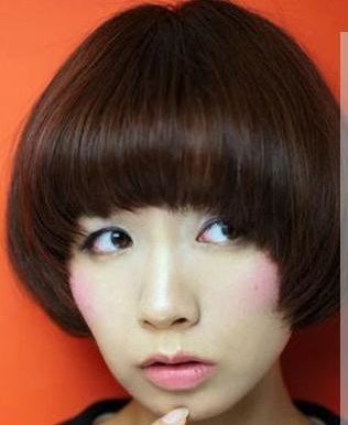 学生蘑菇头短发发型女