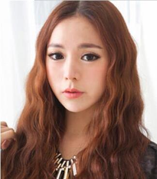 今年流行韩式中长微卷发型女图片06