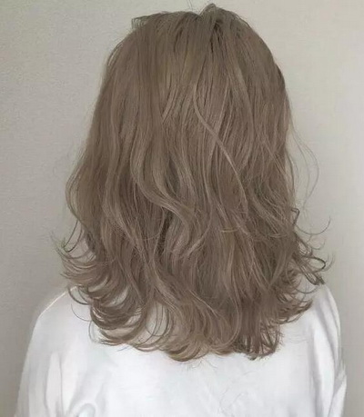 适合夏季的最新冷色系发色发型女图片16