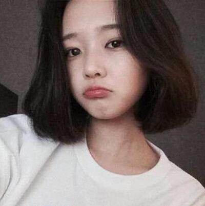 2022韩国最新流行女生短发发型图片04