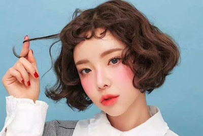 女生短刘海发型设计 流行的刘海发型 2022女生刘海发型3