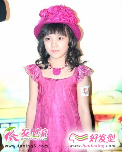 小童星刘宸希尽显可爱女生发型