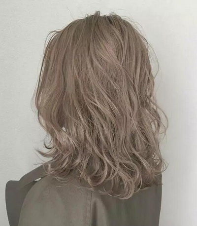 适合夏季的最新冷色系发色发型女图片17