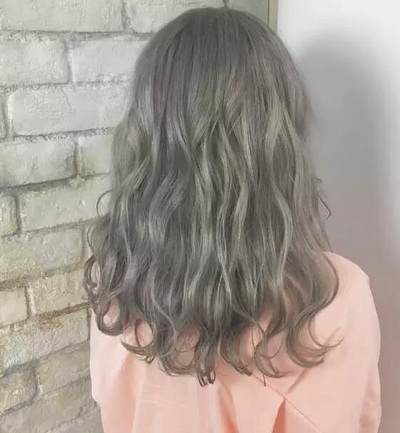 适合夏季的最新冷色系发色发型女图片15