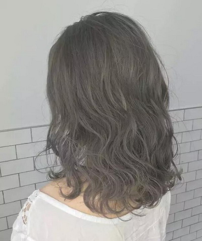 适合夏季的最新冷色系发色发型女图片04
