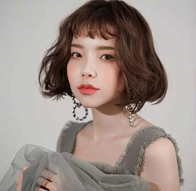 女生短刘海发型设计 流行的刘海发型 2022女生刘海发型7